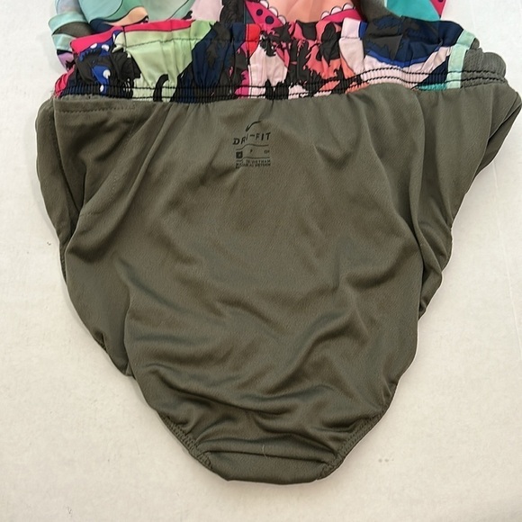 Nike Women's Icon Clash Tempo Printed Shorts in Hyper Pink size small - Picture 12 of 13